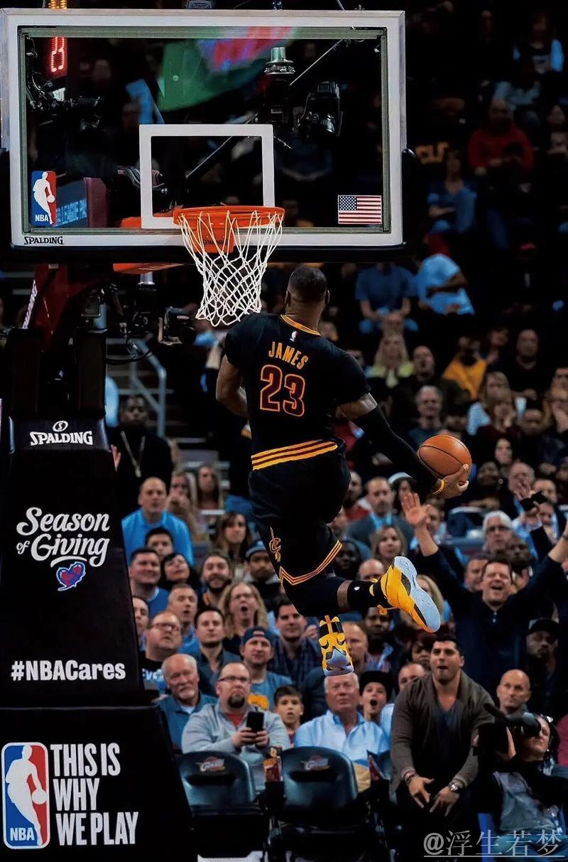 东契奇巧妙击地传球 詹姆斯双手暴扣 东契奇巧妙击地传球 詹姆斯双手暴扣